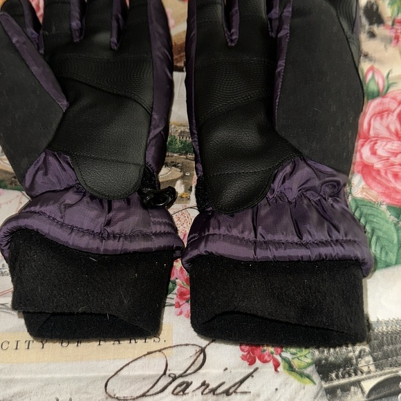 Carhartt Women's Quilts/gloves, Nightshade, Small - Picture 9 of 11